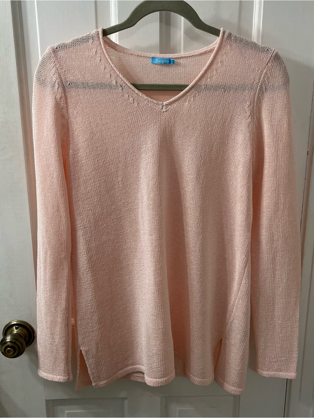 McLaughlin Ludlow Lightweight Knit V-Neck Sweater Pastel Pink Slit Hem. Size sm